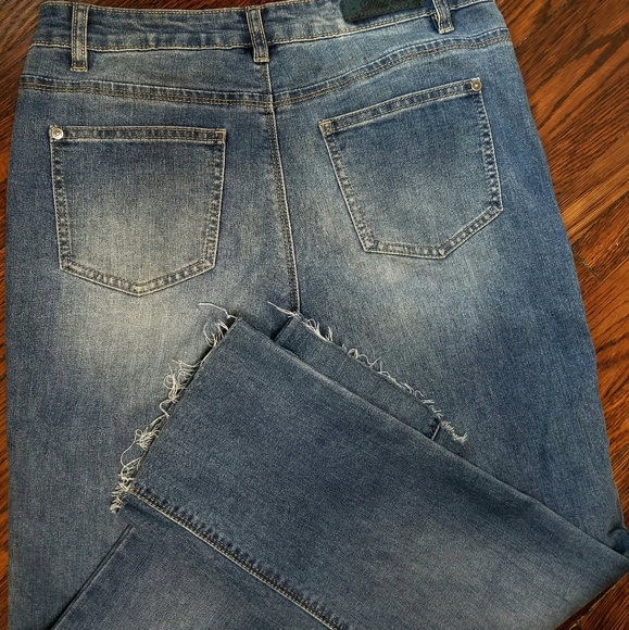 Buffalo Relaxed raw edge jeans - Picture 2 of 3